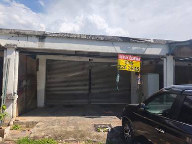 Kedai sewa 20x70 di Saujana Putra, lokasi strategik