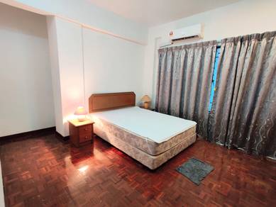 Female bedroom, at condo, easy access to highways, 3 KM to Ampang LRT