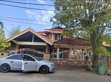 Corner Lot‼️Renovated‼️Bungalow🏡Taman Pauh Indah📍