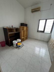 Room at Jalan Landak 3 Mins to CIQ