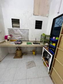 Room at Jalan Landak 3 Mins to CIQ