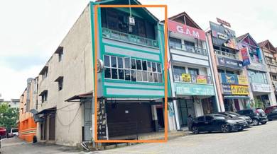 Seri Kembangan, Corner Unit Shop Lot for Rent