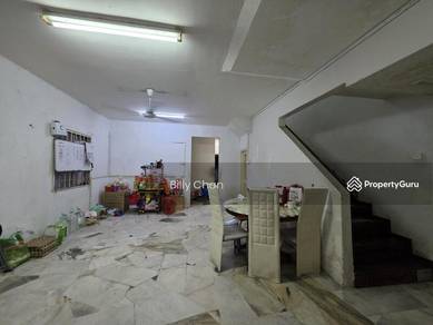 Super nice 2 Storey End Lot (with 8ft land) Damai Perdana