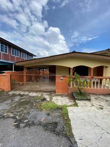 Bungalow Tanah Luas