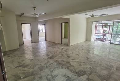 Taman Pusat Kepong Shop Apartment Corner Unit @ Let
