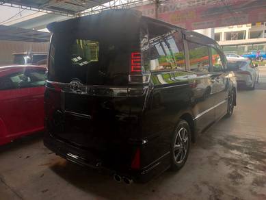 Toyota VOXY 2.0 ZS KIRAMEKI III (A)