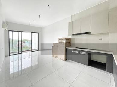 Stunning Seaview 2-Bed Residence @ Amberside Danga Bay Semi Furnished