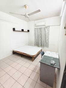 casa subang usj 1 subang jaya medium room for rent (mix gender house)