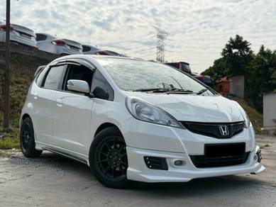 Honda JAZZ 1.5 (A) FULL LOAN BOLEH!!!