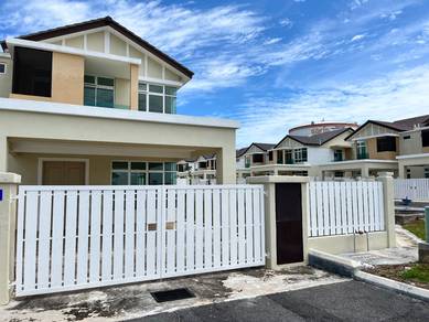 Semi-D 2-storey Corner with land for Rent- 6 rooms in Bukit Senanwang