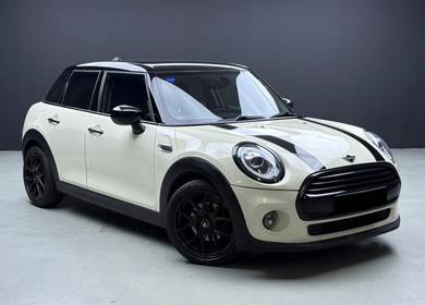 Mini COOPER 1.5 5 Door - Union Jack T/Light