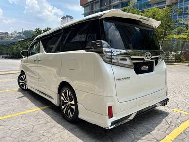 Toyota VELLFIRE 2.5 ZG SUNROOF & 360 CAMERA