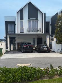 Amazing Renovated House with HUGE Yard for BBQ & Fun!