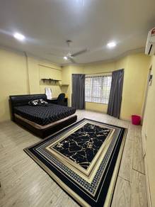 Near LRT Ara Damansara - male master room ( Puncak Seri Kelana condo )
