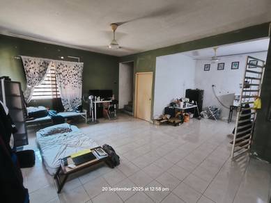 Bandar Cassia Tengah. Intermediate with land.