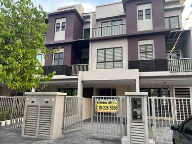 Townhouse Bandar Puteri Bangi come With Kitchen Kabinet and Aircond