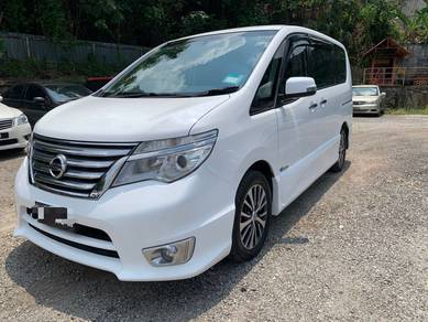 Nissan SERENA 2.0 S-HYBRID HIGHWAY STAR.