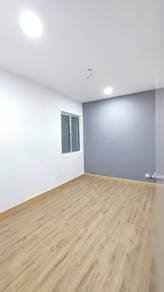 [Fully Renovated Unit] 3Bed 2Bath/ Low Cost Flat/ Freehold Top Floor