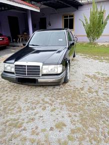 Mercedes Benz 230E 2.3 (A)