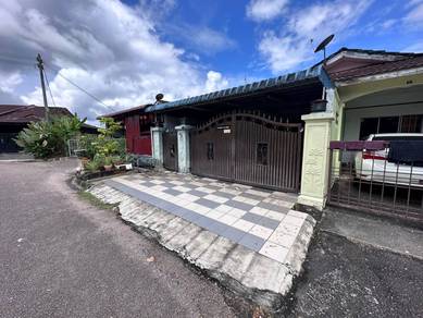 Jalan sri saujana, kota tinggi, single storey, renovated, full loan.
