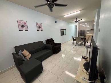 FULLY FURNISHED Lakefront Homes Condominium Cyberjaya