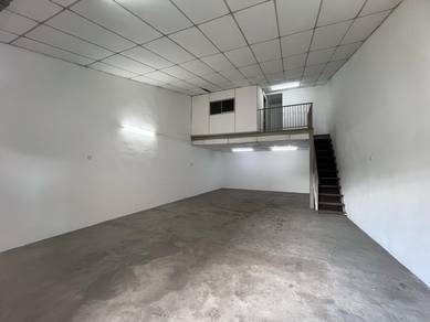 Puteri Wangsa @ 1.5 Storey Shoplot 20x45sqft New Paint Good Location