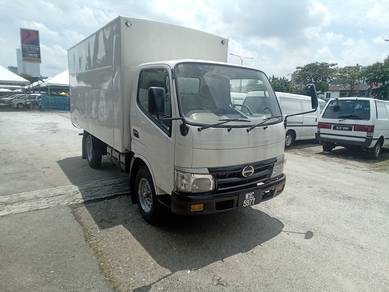 Hino 302R 13ft box