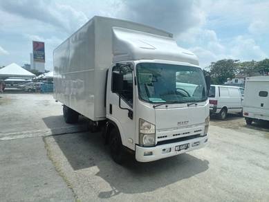 Isuzu NPR71 21ft box