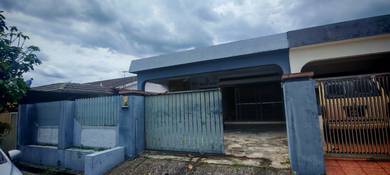 Pengkalan Intermediate Corner Single Storey House For rent🏡🏡   💰Ren