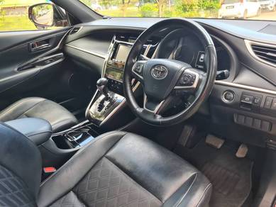 Toyota Harrier for Rent