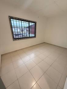 Double Storey Low Cost , jalan harmoni 4/x Taman desa harmoni  JB