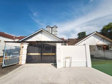 Taman Molek Single Storey Teres 22X80,Gated & Guarded,Easy To CIQ