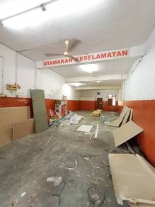 Facing Main Road! Double Storey Shop Lot (GF) @ Jalan Padang Temusu
