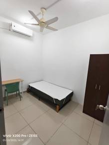 v residensi 2 shah alam single room for rent (mix gender house)
