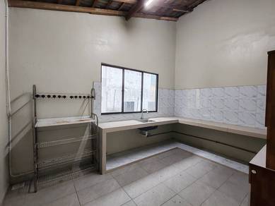 Ulu Tiram 1st floor shop lot house 900 & can be house stay !