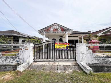 Kampar Huge Bungalow, Peaceful & Serenity, Land Size: 50' x 80'