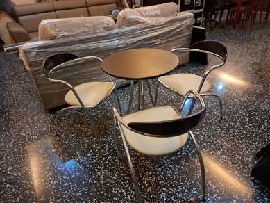 Discussion Table & 3 Chair Set