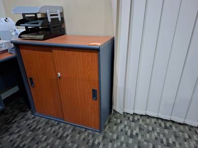 Wooden Sliding Door Cabinet with Shelf