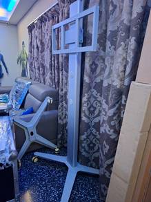 Heavy Duty Floor TV (32”-70”) Stand