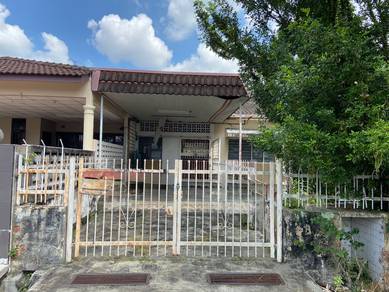 Below market value 1.5 storey Semi-D in Blossom / Taman Yoon Chan