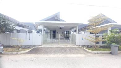 Ada pool Banglo taman Samarinda Krubong Melaka