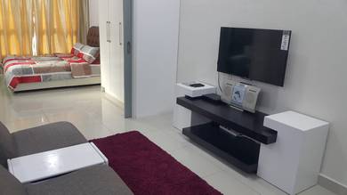Tropez Residence 1 Bedroom Danga Bay 5 Min to Ciq