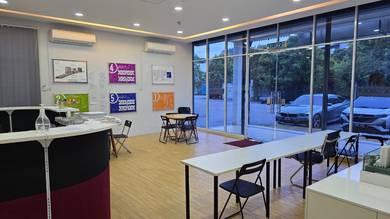 WELL RENOVATED END LOT Ground Floor 32x75 Easy Access Semenyih