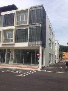 WELL RENOVATED END LOT Ground Floor 32x75 Easy Access Semenyih