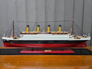 Wood Crafted Titanic Ship with Acrylic Case