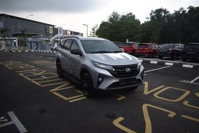 Perodua ARUZ 1.5 AV (A)