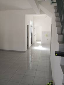 Dato Onn 2 Storey Terrace / Original condition with 4 bedrooms