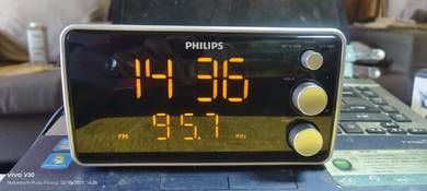 Philips digital tuning clock radio