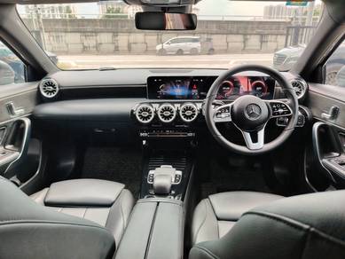 Mercedes Benz A200 1.6 AMG LINE FACELIFT (A)