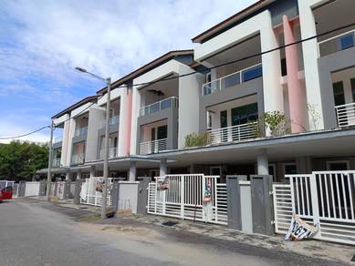 Ten (10) 3-Storey Terraced in Kota Syahbandar For Sale (Direct Owner)